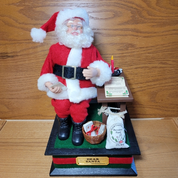 Musical Santa Figure Holiday Scene Christmas Crestone's Christmas Family 1990 - Picture 2 of 16